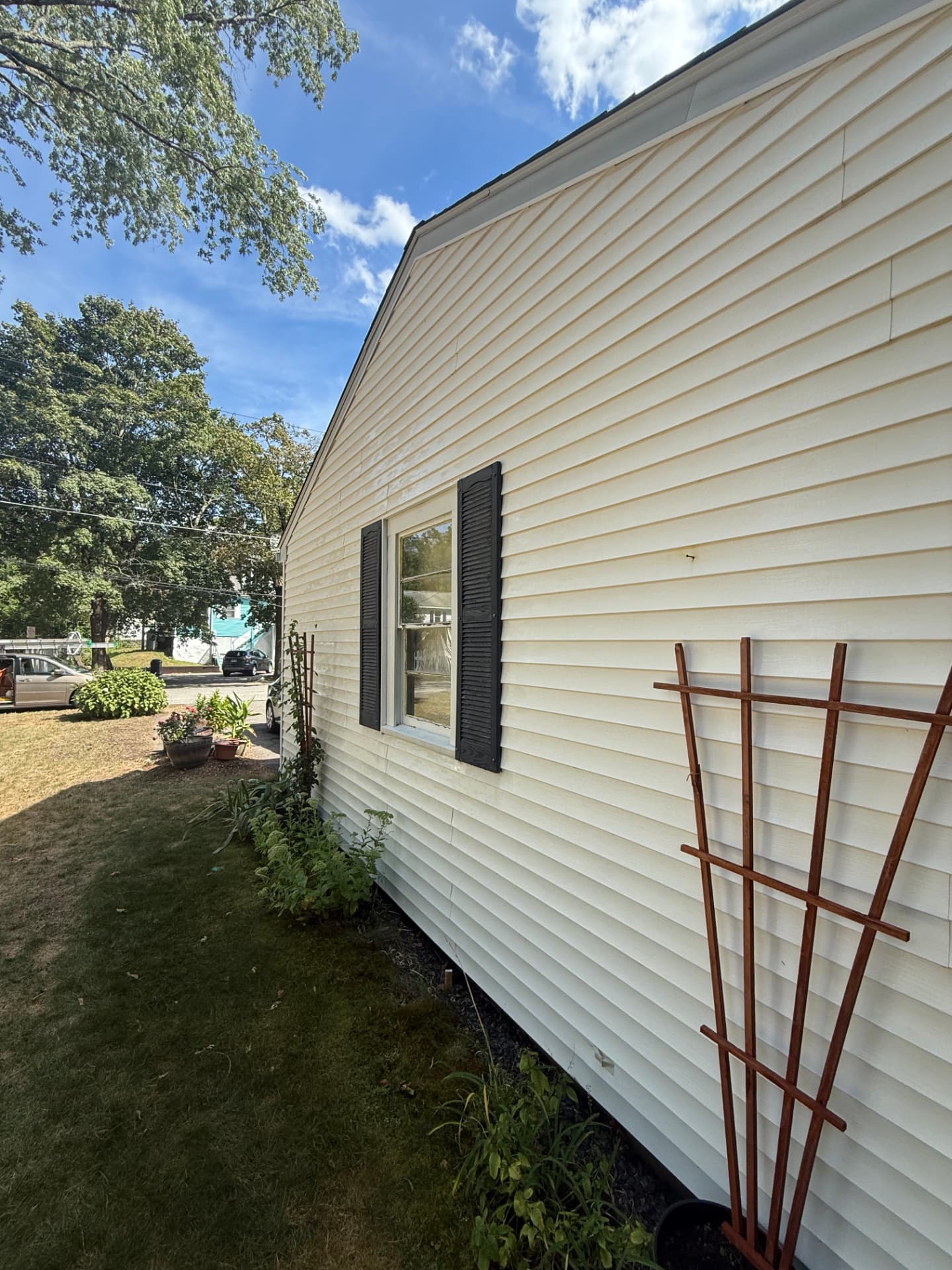 The same cream siding bright and algae-free after washing